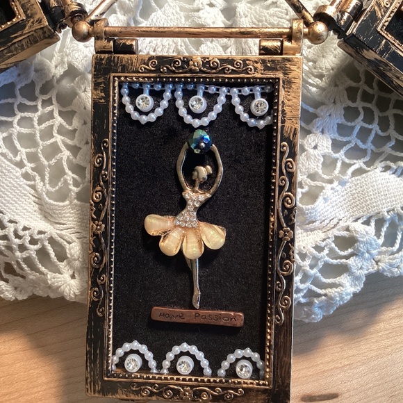 Wind up musical carousel handcrafted 12 vintage picture themes art mantle wall - Picture 10 of 17